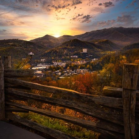 Majestic Splash- 8 Bedroom, Indoor Pool, Hot Tub, 1089 Free Tickets Each Paid Day, Dollywood Sevierville Eksteriør billede