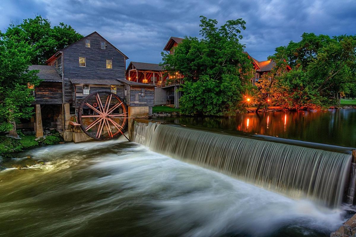Majestic Splash- 8 Bedroom, Indoor Pool, Hot Tub, 1089 Free Tickets Each Paid Day, Dollywood Sevierville Eksteriør billede