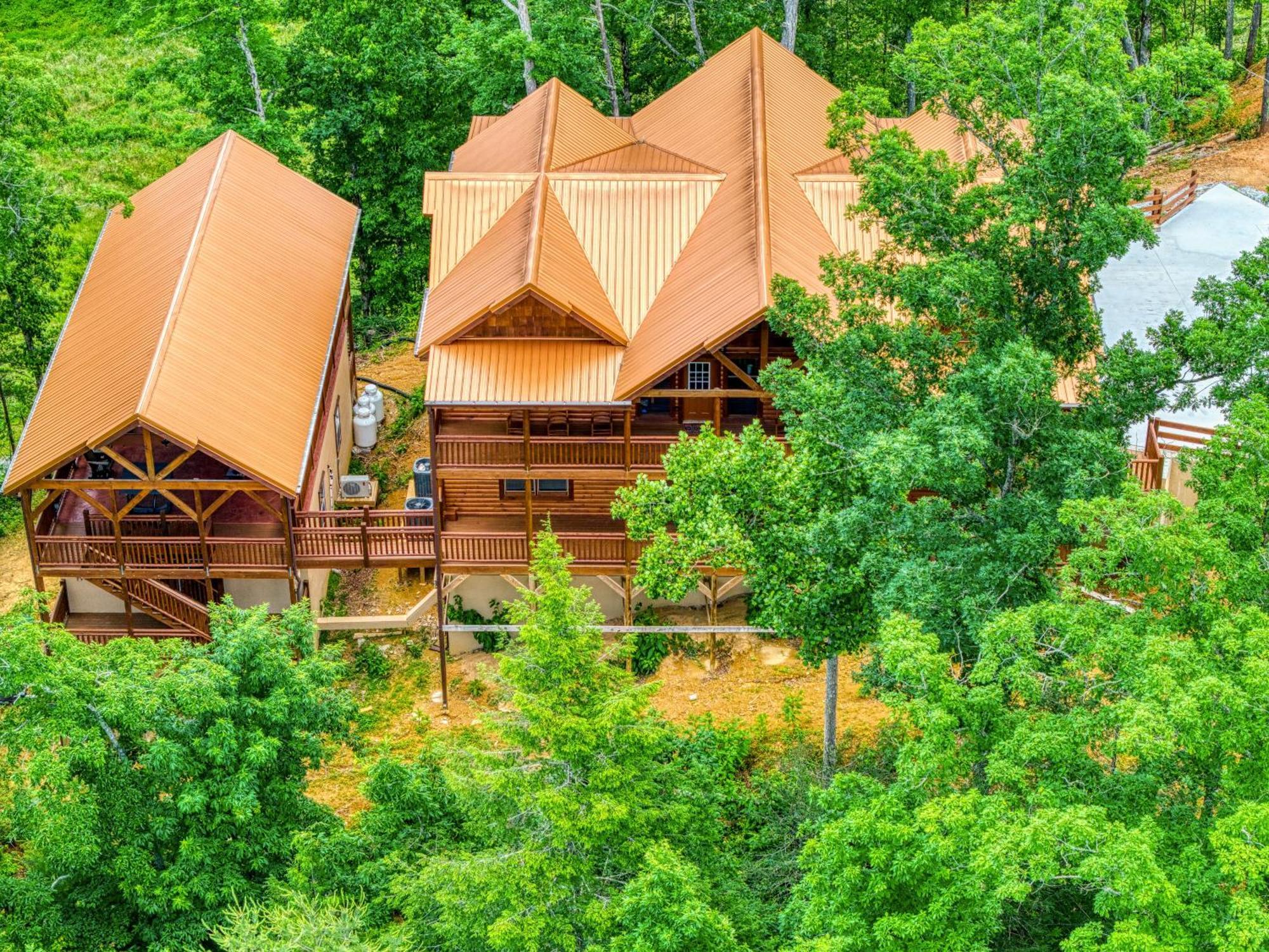 Majestic Splash- 8 Bedroom, Indoor Pool, Hot Tub, 1089 Free Tickets Each Paid Day, Dollywood Sevierville Eksteriør billede